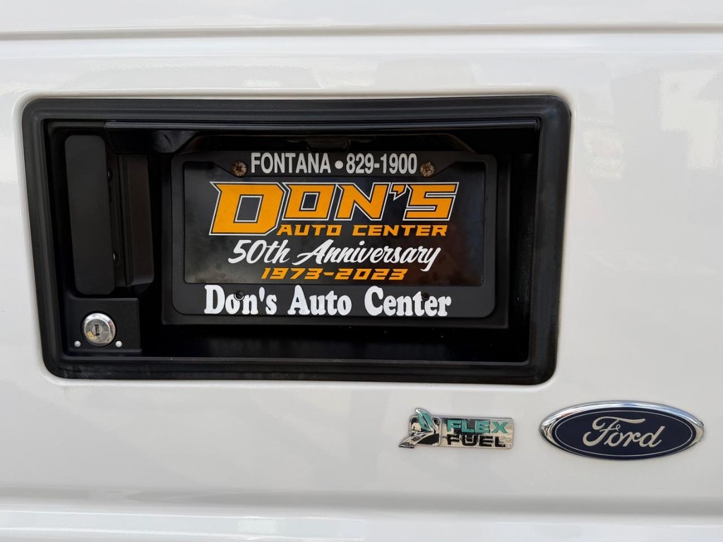 Ford E-350 XLT 12 Passenger Van Vehicle Full-screen Gallery Image 46