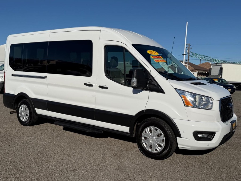 Ford Transit 350 Vehicle Full-screen Gallery Image 03