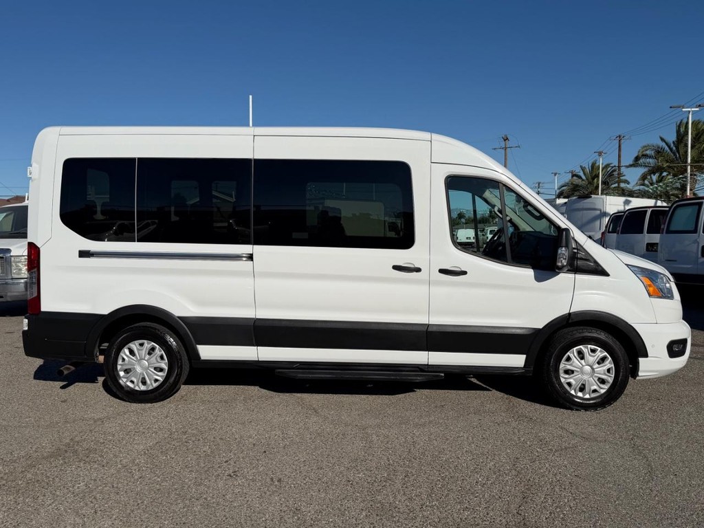 Ford Transit 350 Vehicle Full-screen Gallery Image 05