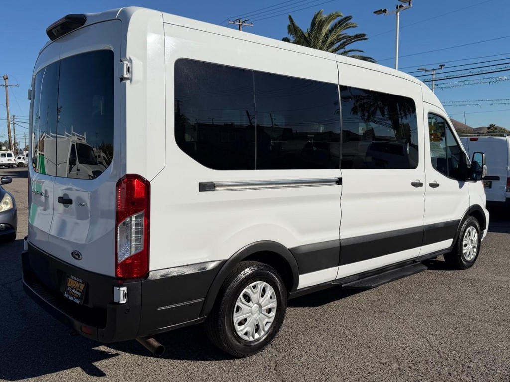 Ford Transit 350 Vehicle Full-screen Gallery Image 06
