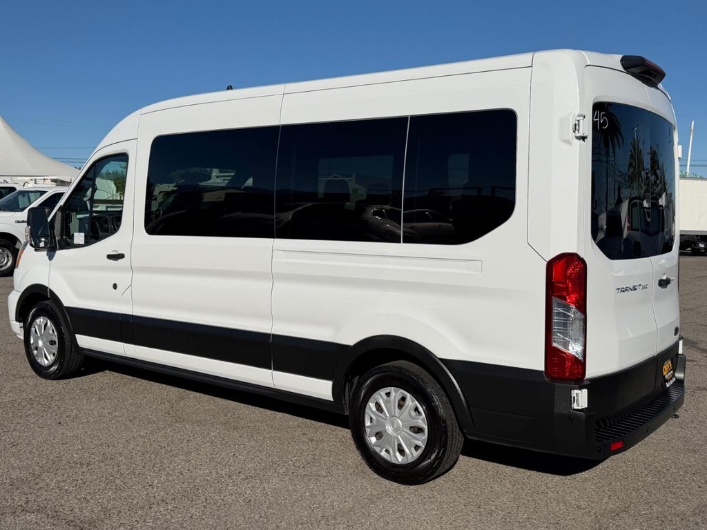 Ford Transit 350 Vehicle Full-screen Gallery Image 09