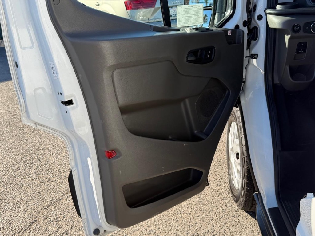 Ford Transit 350 Vehicle Full-screen Gallery Image 17