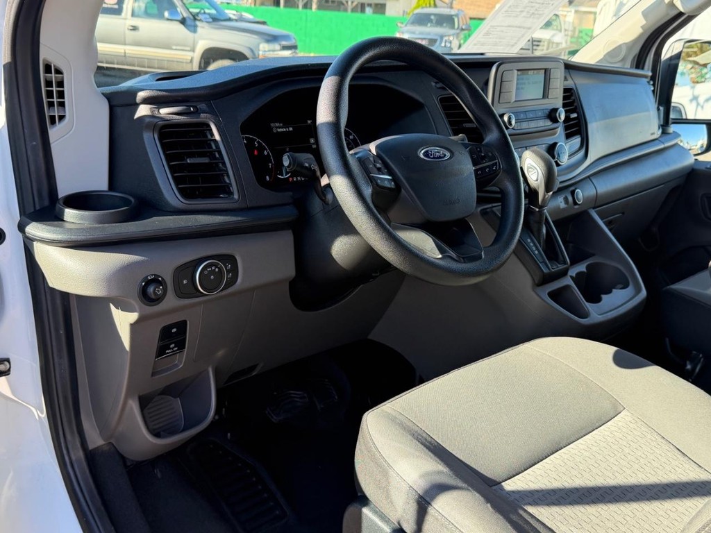 Ford Transit 350 Vehicle Full-screen Gallery Image 18