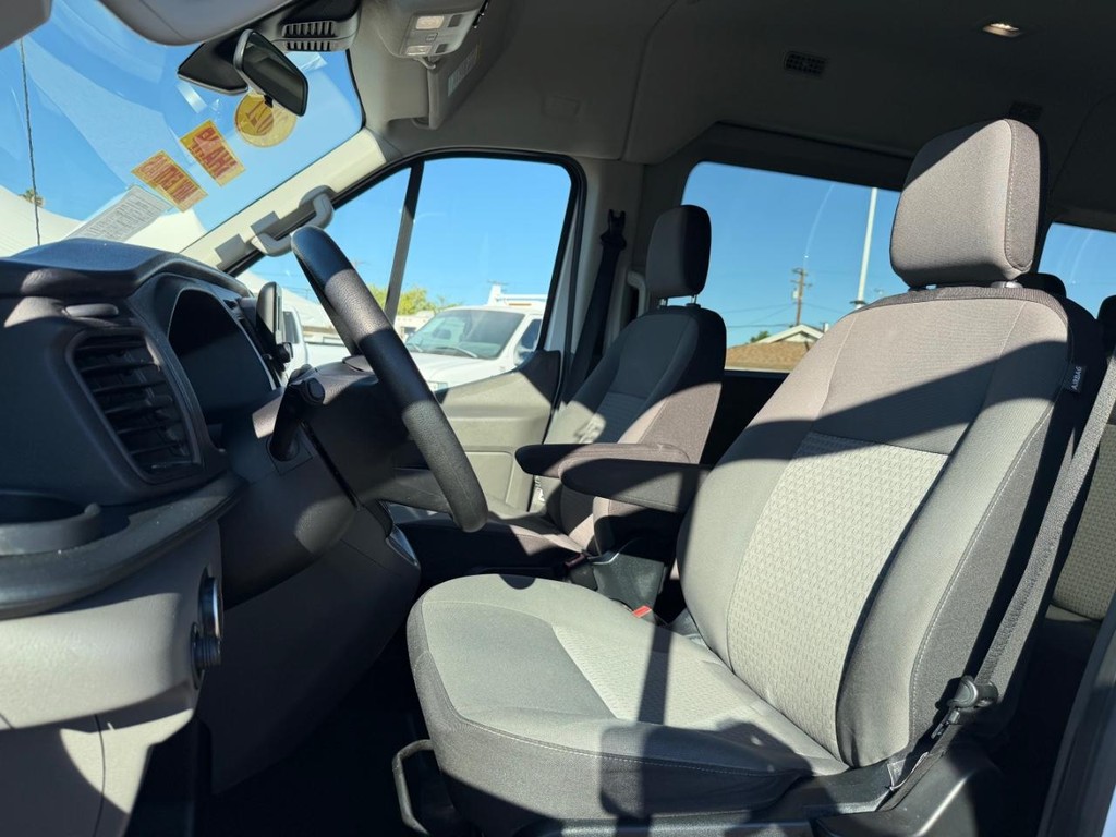 Ford Transit 350 Vehicle Full-screen Gallery Image 20