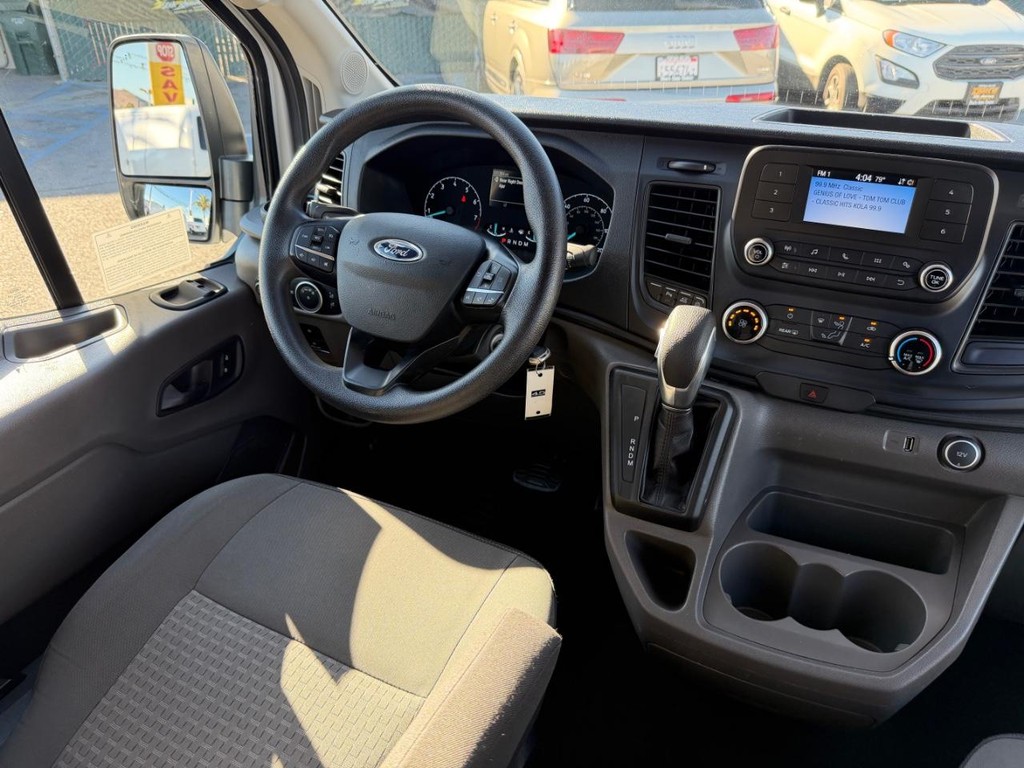 Ford Transit 350 Vehicle Full-screen Gallery Image 26