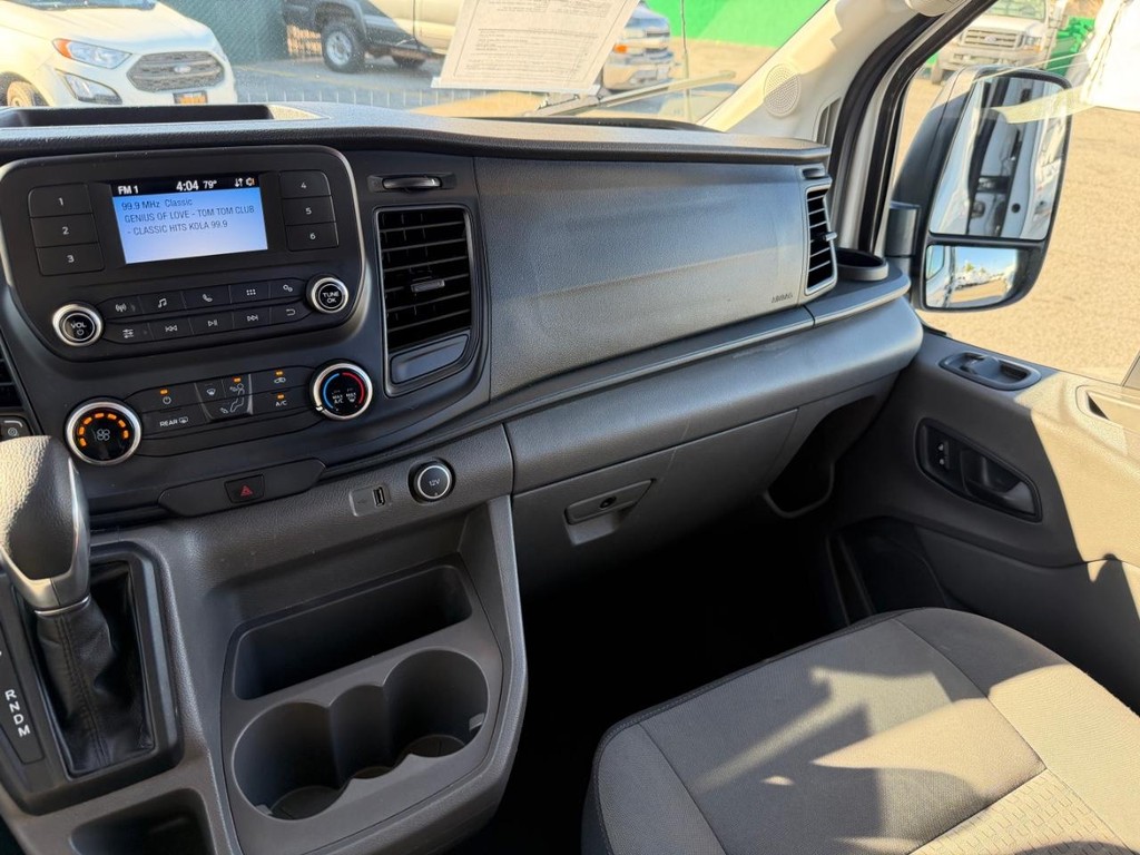 Ford Transit 350 Vehicle Full-screen Gallery Image 28