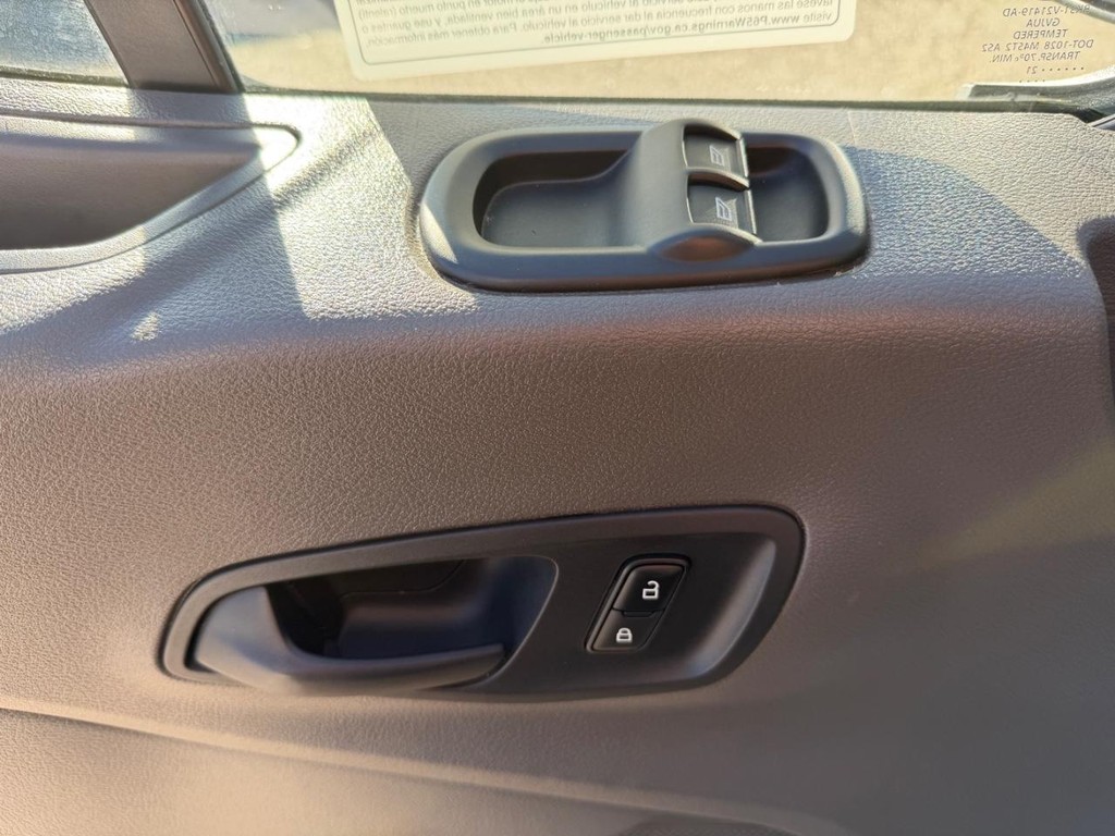 Ford Transit 350 Vehicle Full-screen Gallery Image 33