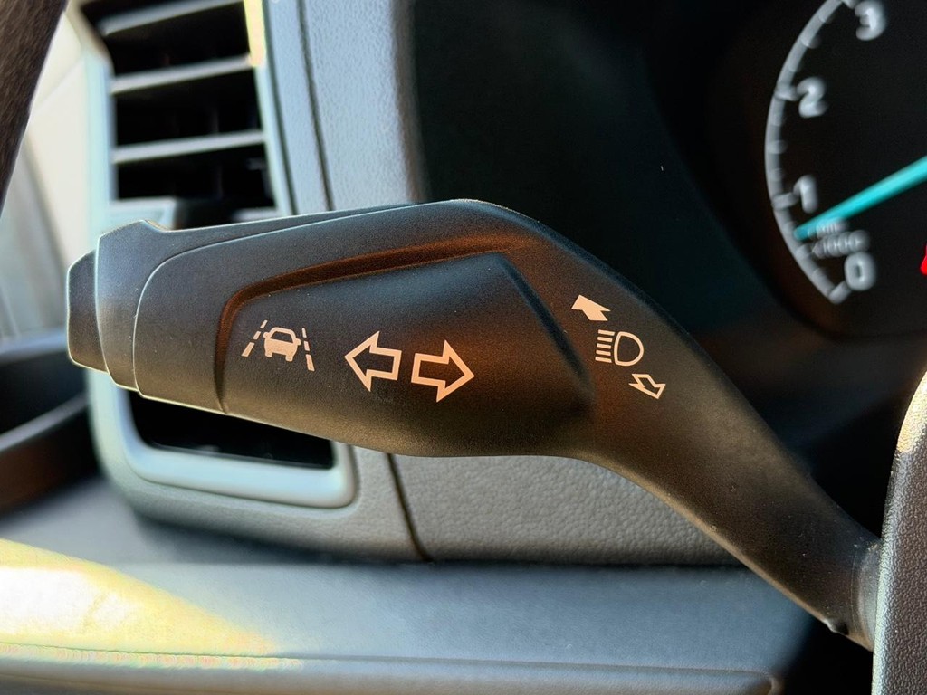 Ford Transit 350 Vehicle Full-screen Gallery Image 34