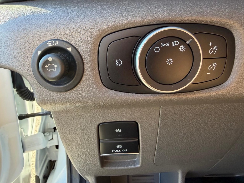 Ford Transit 350 Vehicle Full-screen Gallery Image 35