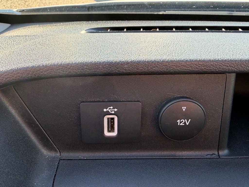 Ford Transit 350 Vehicle Full-screen Gallery Image 37