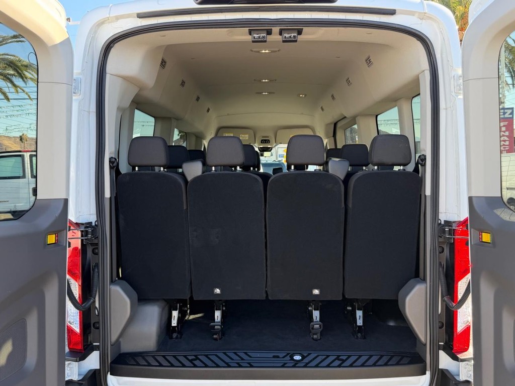 Ford Transit 350 Vehicle Full-screen Gallery Image 39