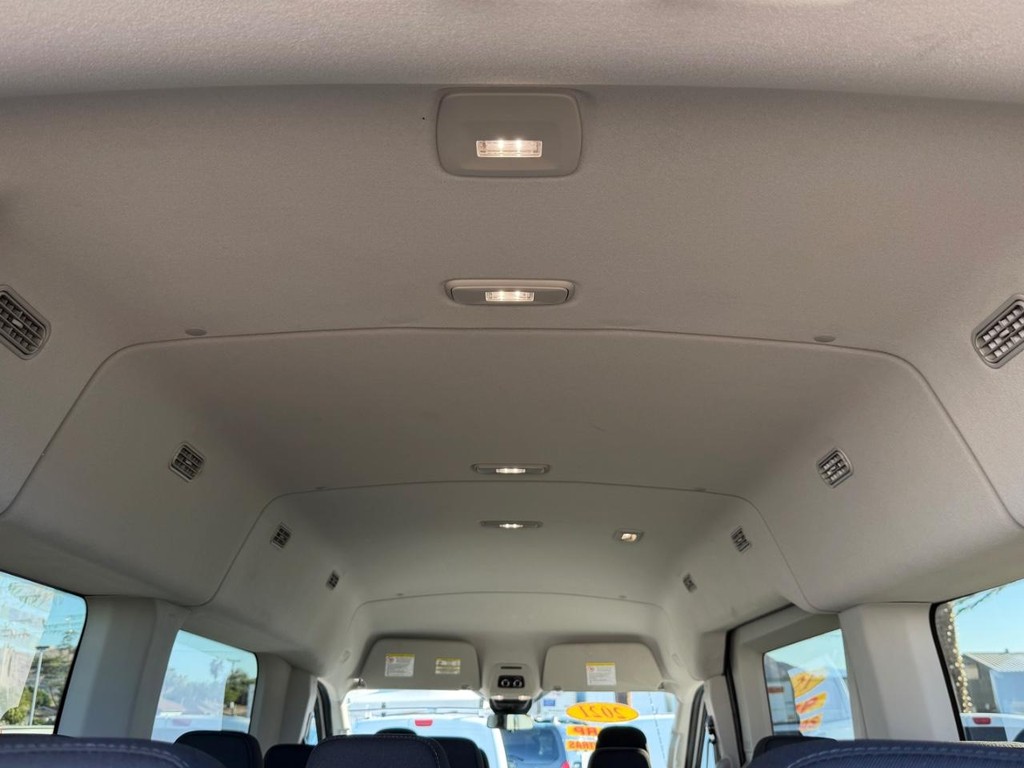 Ford Transit 350 Vehicle Full-screen Gallery Image 40