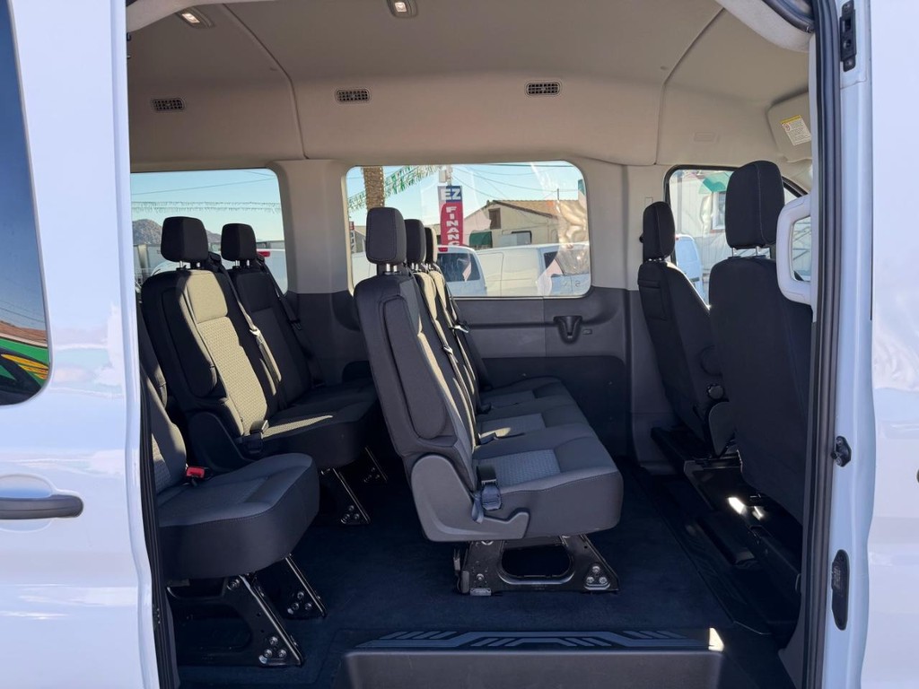 Ford Transit 350 Vehicle Full-screen Gallery Image 43
