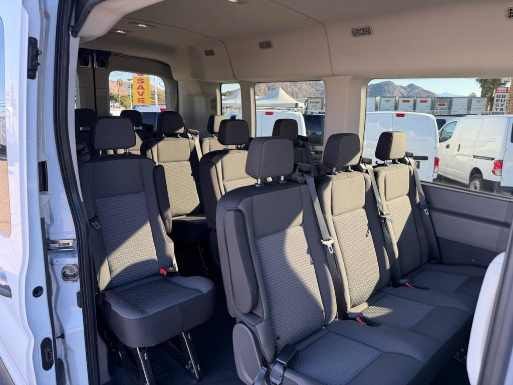 Ford Transit 350 Vehicle Full-screen Gallery Image 44