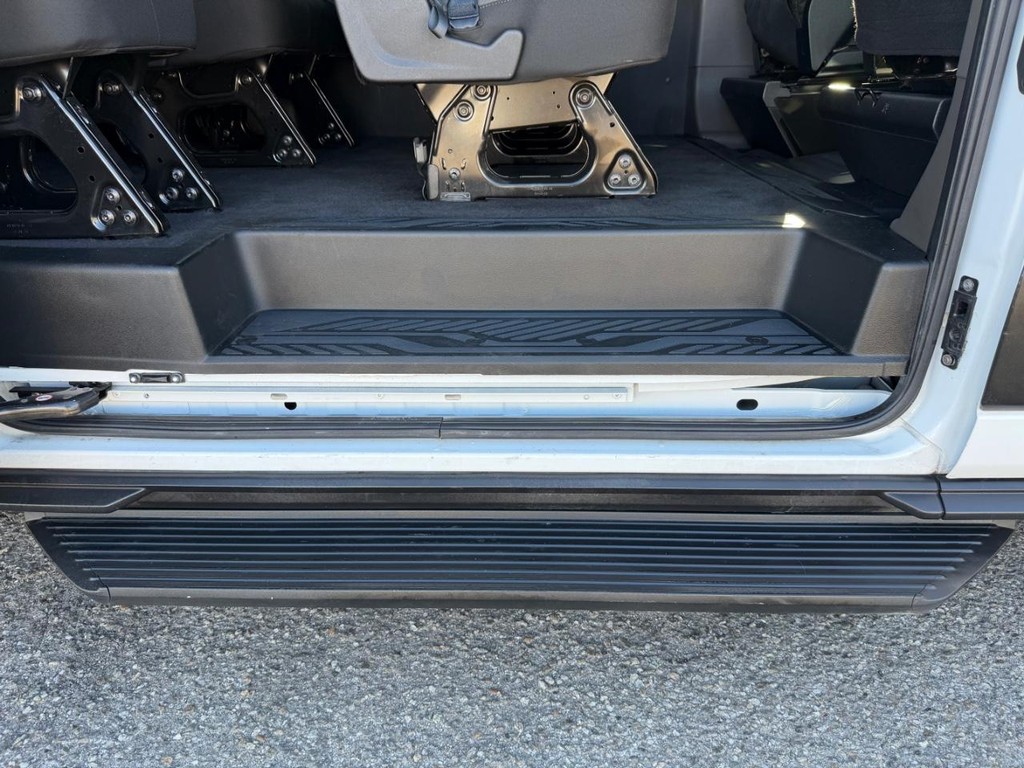 Ford Transit 350 Vehicle Full-screen Gallery Image 53