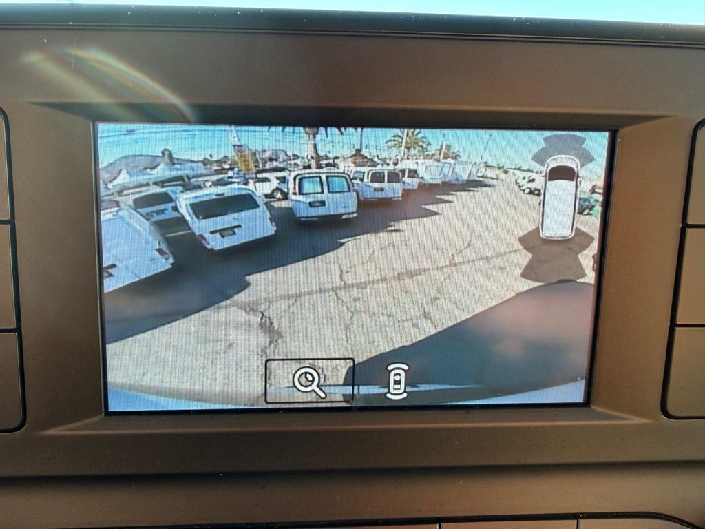 Ford Transit 350 Vehicle Full-screen Gallery Image 55