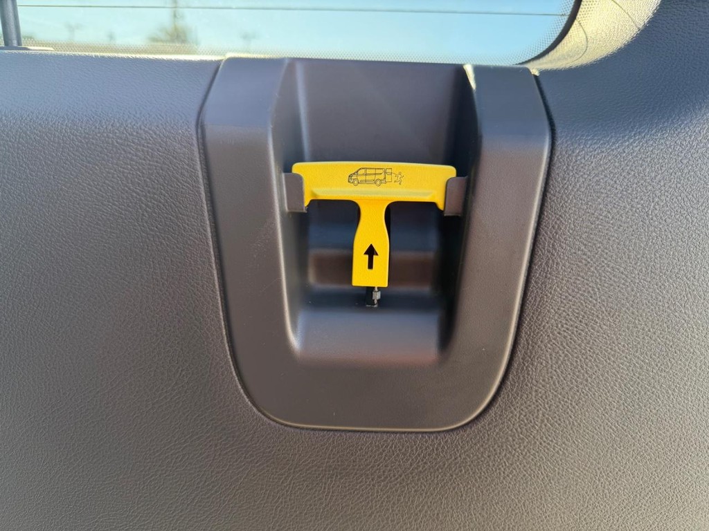 Ford Transit 350 Vehicle Full-screen Gallery Image 58