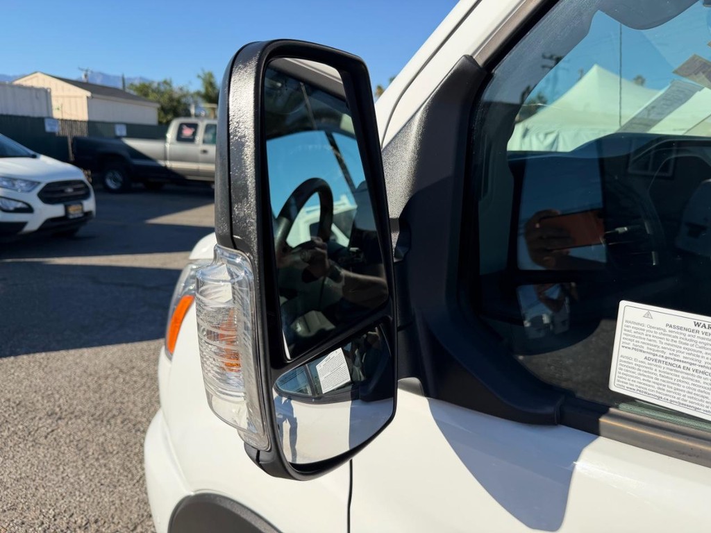 Ford Transit 350 Vehicle Full-screen Gallery Image 60