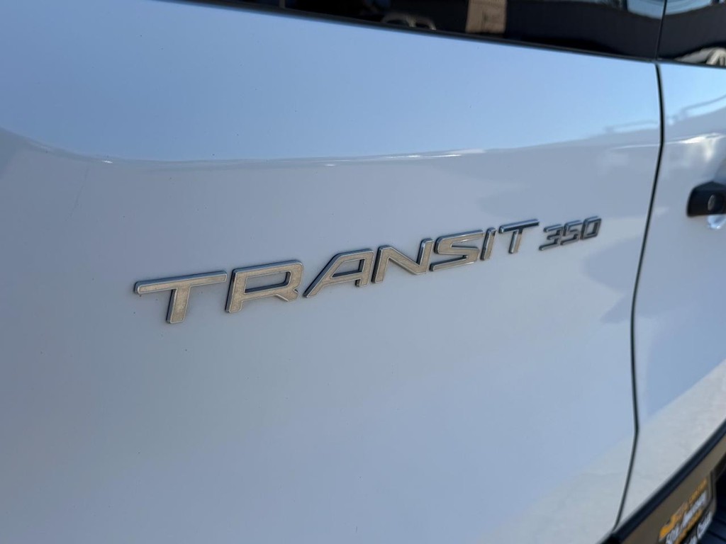 Ford Transit 350 Vehicle Full-screen Gallery Image 64