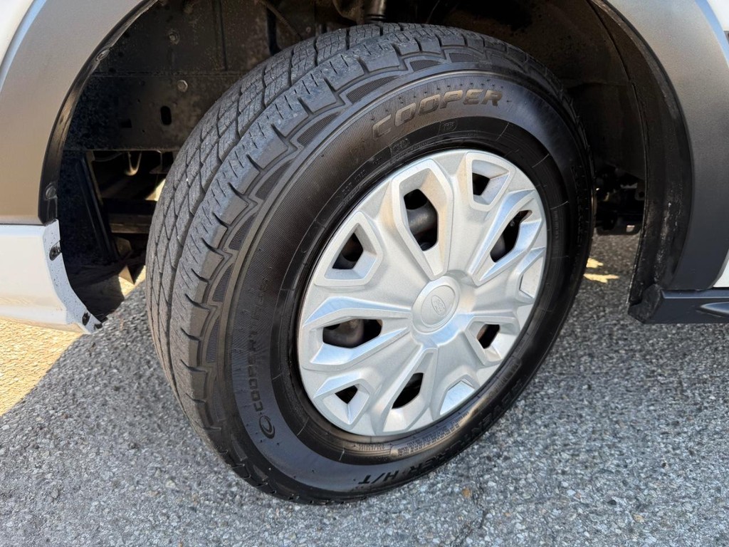 Ford Transit 350 Vehicle Full-screen Gallery Image 65