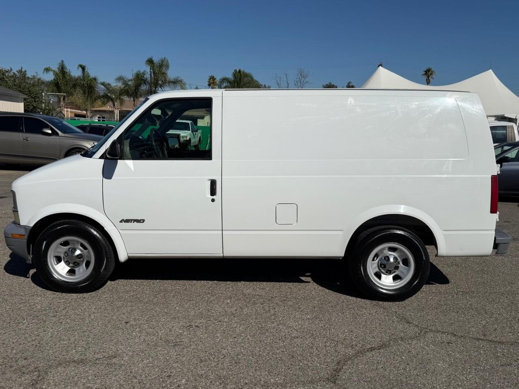 Chevrolet Astro Vehicle Full-screen Gallery Image 12