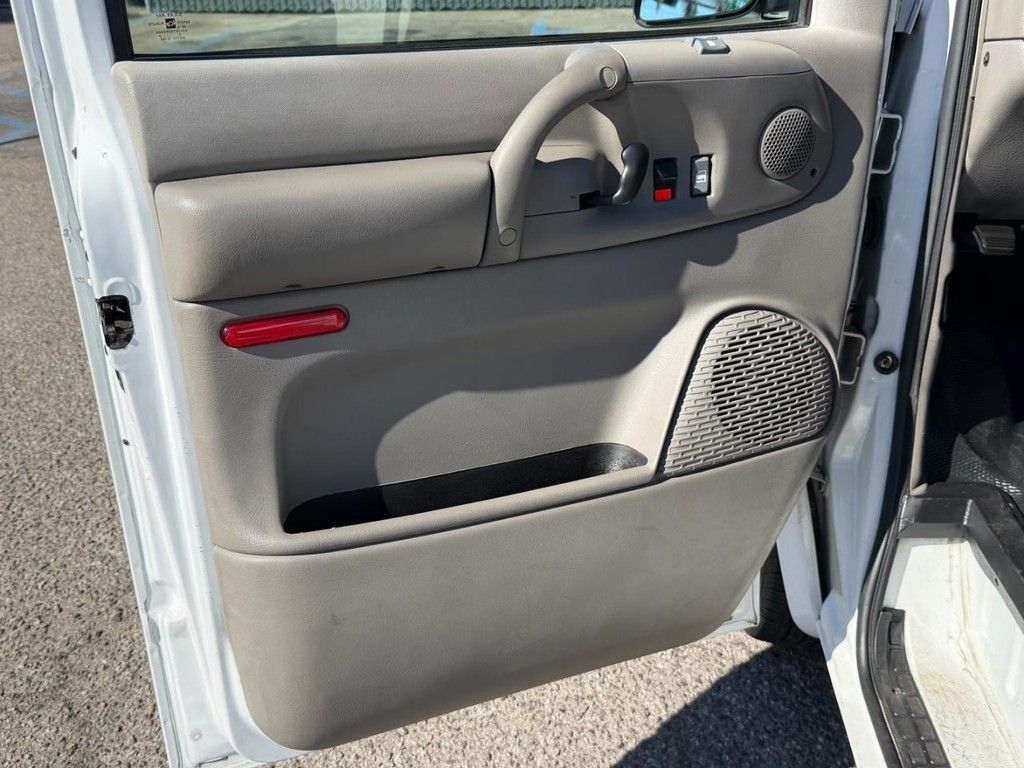 Chevrolet Astro Vehicle Full-screen Gallery Image 22