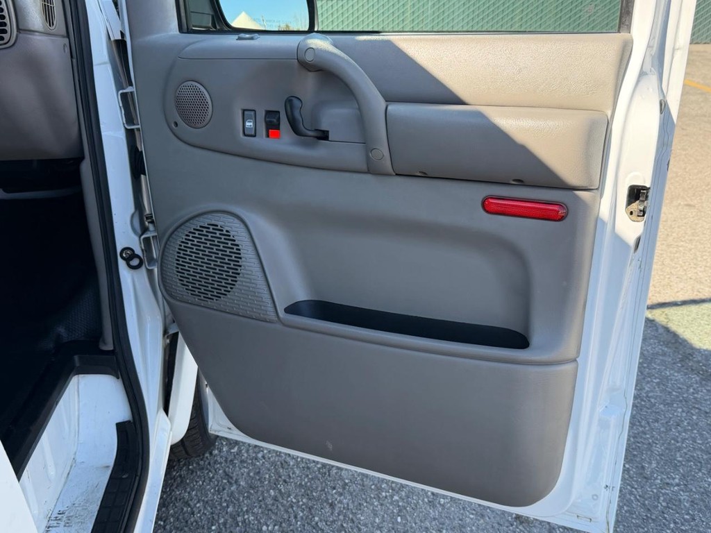 Chevrolet Astro Vehicle Full-screen Gallery Image 26