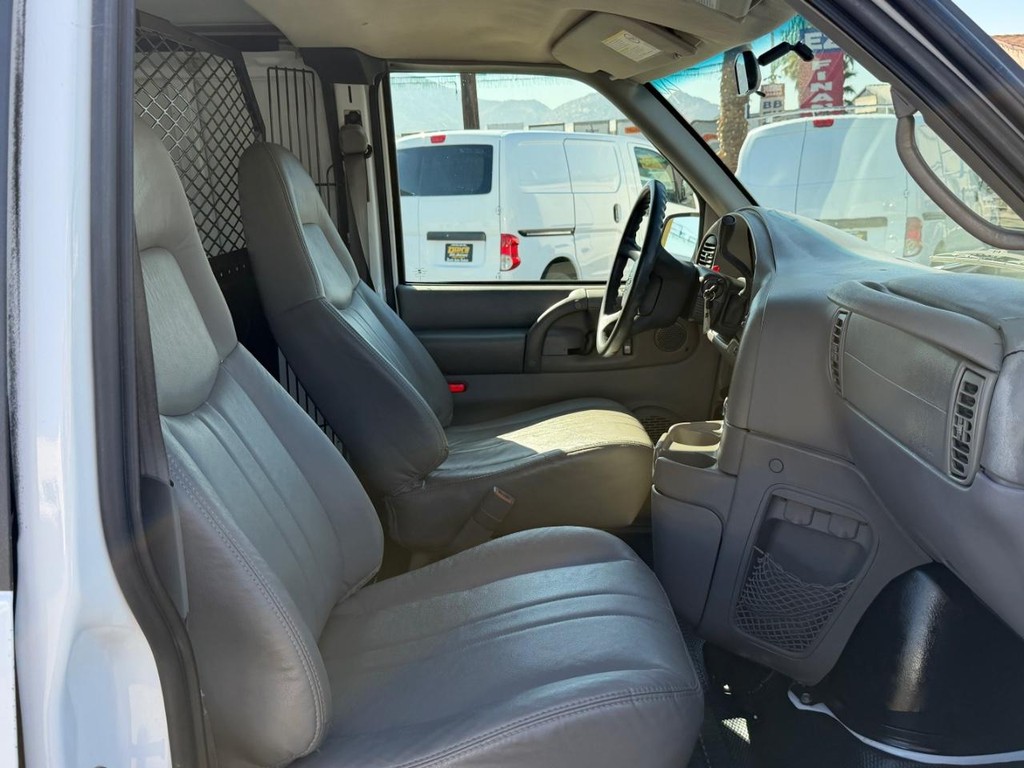 Chevrolet Astro Vehicle Full-screen Gallery Image 28