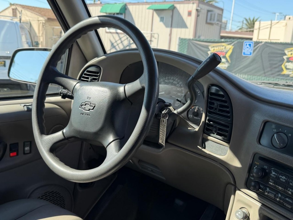 Chevrolet Astro Vehicle Full-screen Gallery Image 30