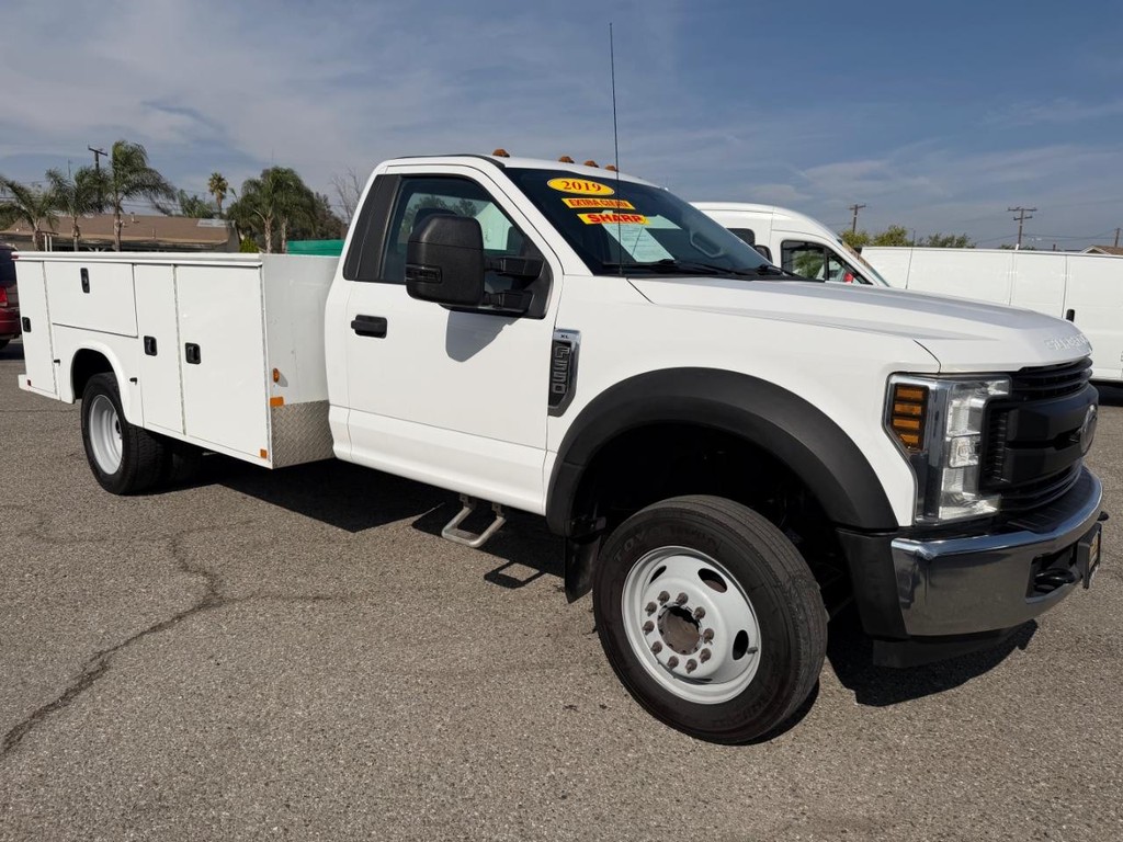 Ford F-550 Vehicle Full-screen Gallery Image 03