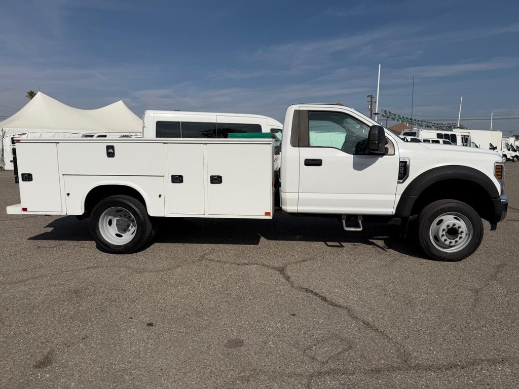 Ford F-550 Vehicle Full-screen Gallery Image 05