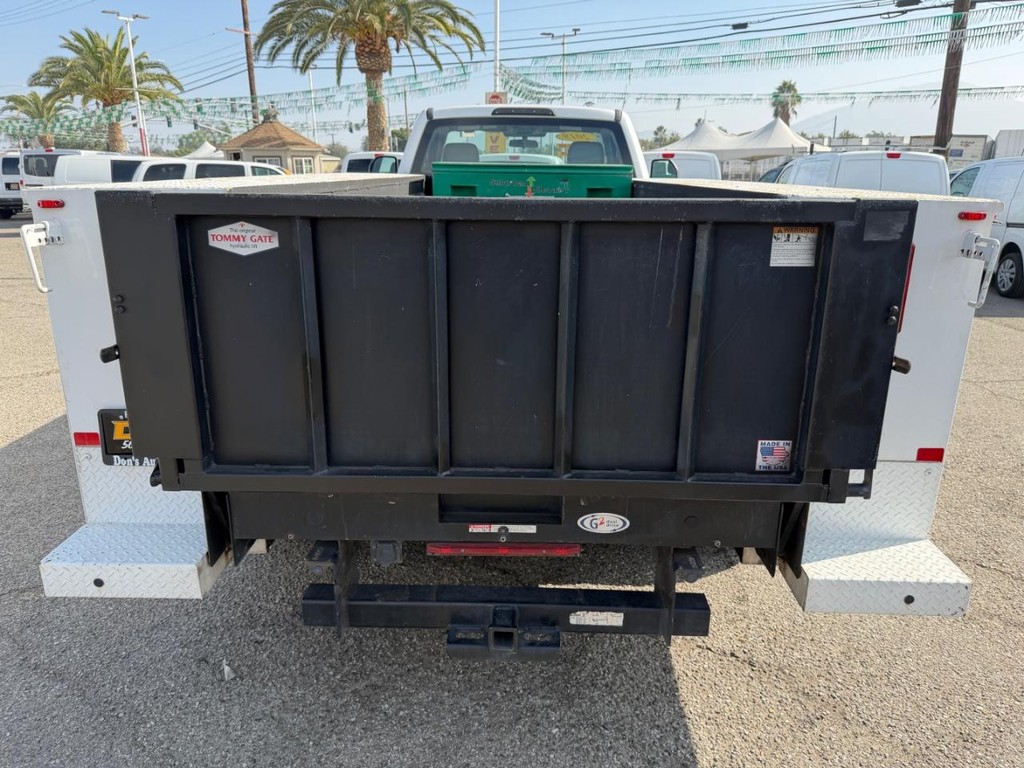 Ford F-550 Vehicle Full-screen Gallery Image 08