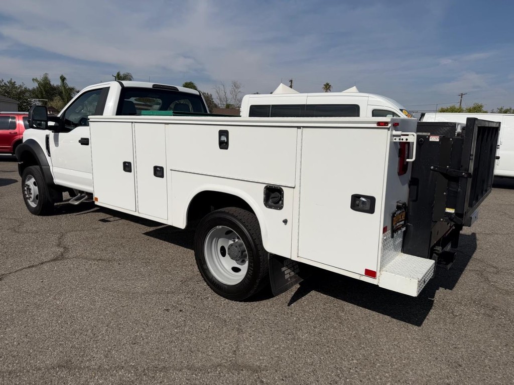 Ford F-550 Vehicle Full-screen Gallery Image 09