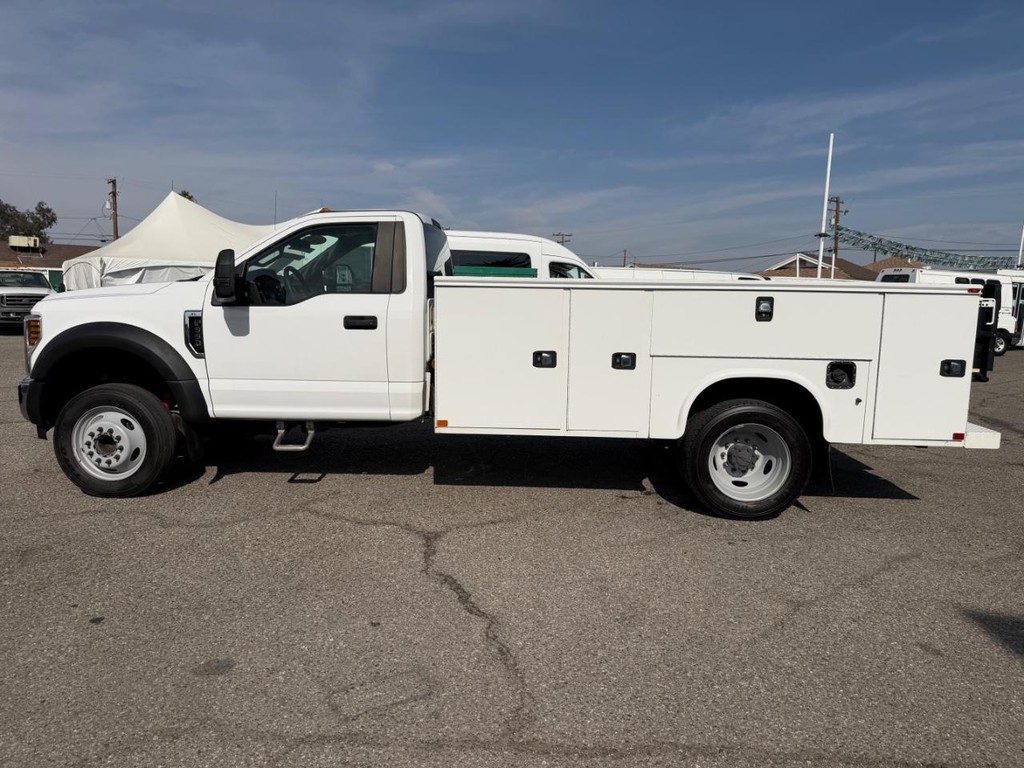 Ford F-550 Vehicle Full-screen Gallery Image 11