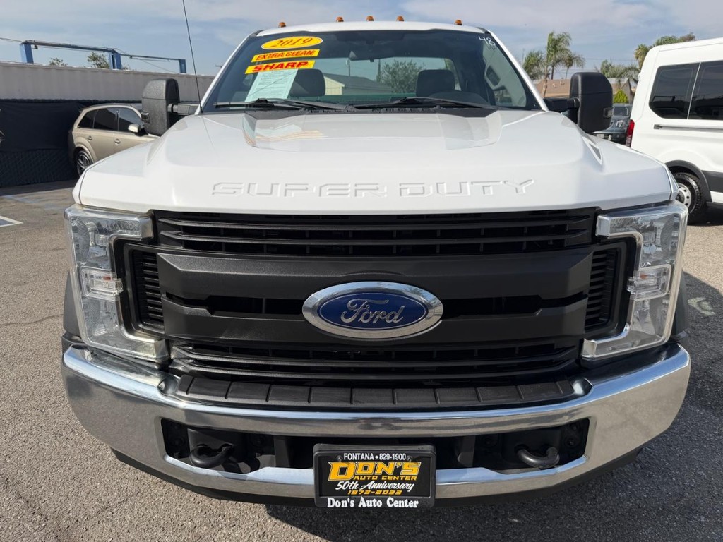 Ford F-550 Vehicle Full-screen Gallery Image 14