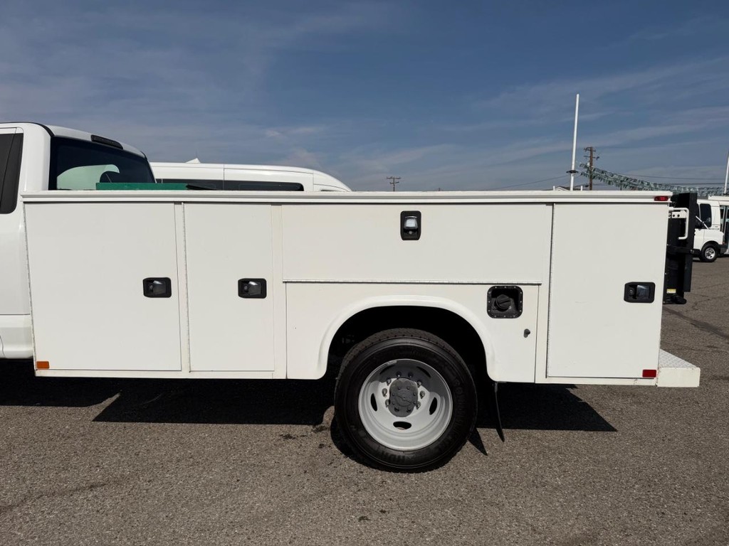 Ford F-550 Vehicle Full-screen Gallery Image 18