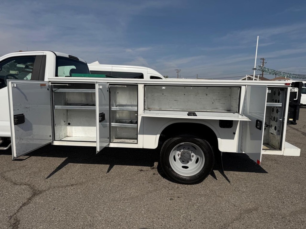 Ford F-550 Vehicle Full-screen Gallery Image 19