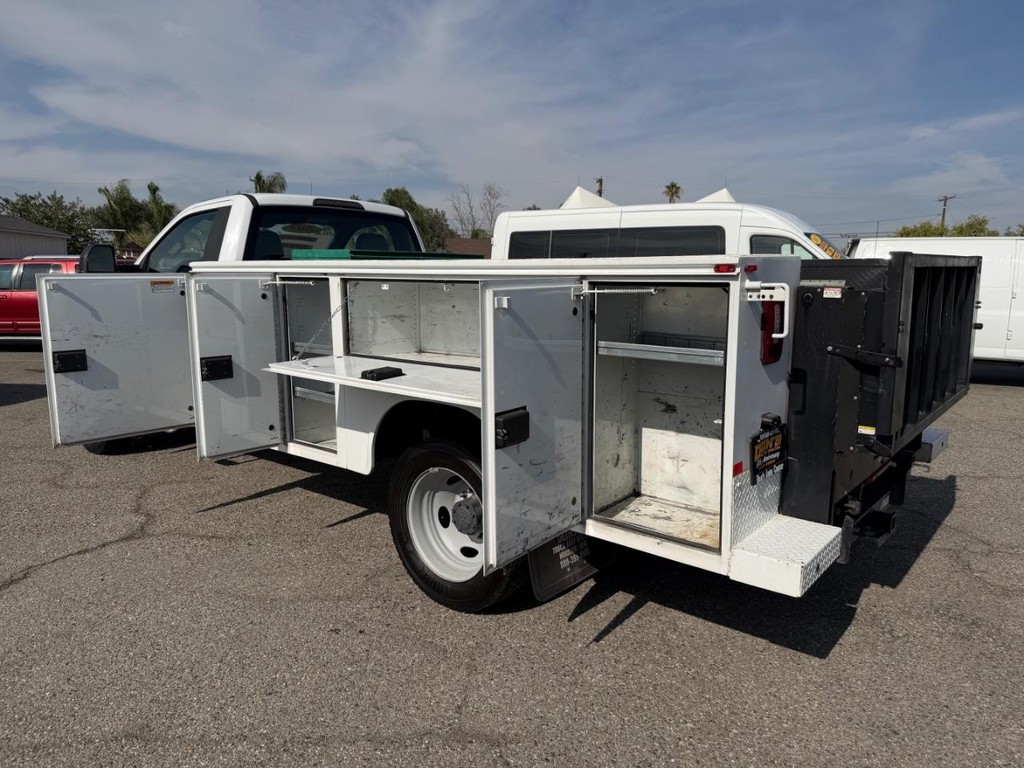 Ford F-550 Vehicle Full-screen Gallery Image 20