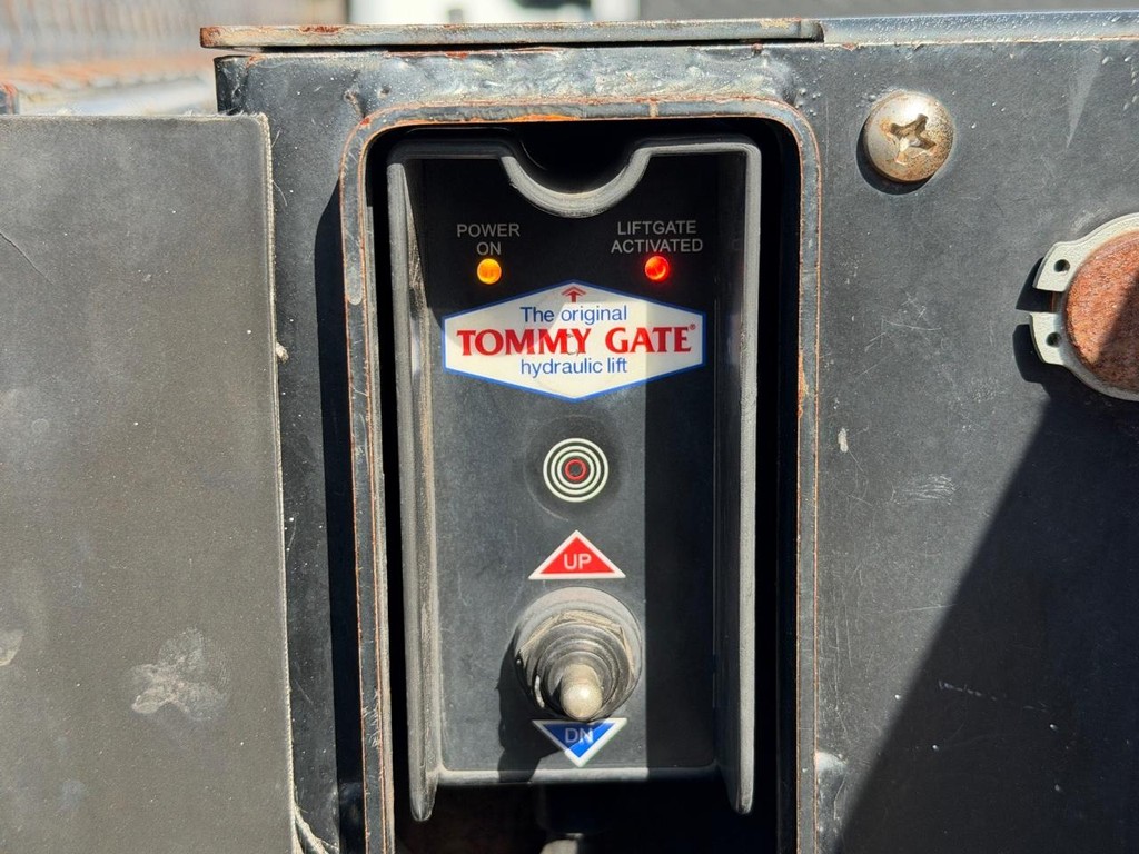 Ford F-550 Vehicle Full-screen Gallery Image 23