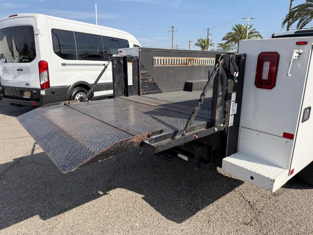 Ford F-550 Vehicle Full-screen Gallery Image 24