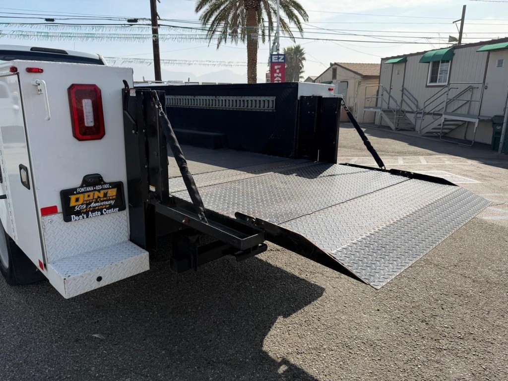 Ford F-550 Vehicle Full-screen Gallery Image 26