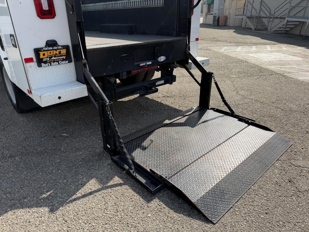 Ford F-550 Vehicle Full-screen Gallery Image 29