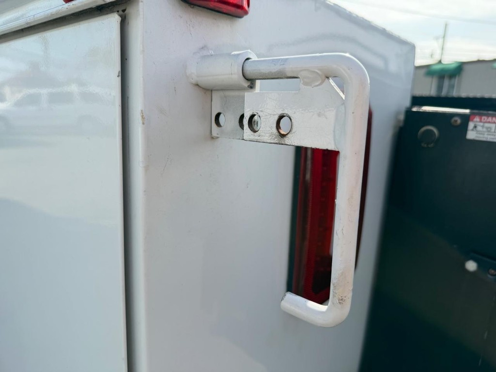 Ford F-550 Vehicle Full-screen Gallery Image 30