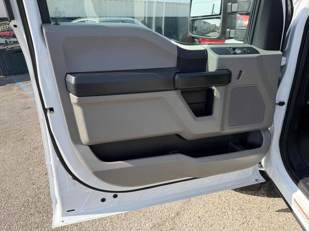 Ford F-550 Vehicle Full-screen Gallery Image 34