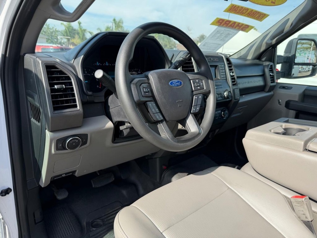 Ford F-550 Vehicle Full-screen Gallery Image 35