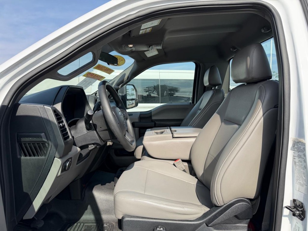 Ford F-550 Vehicle Full-screen Gallery Image 36