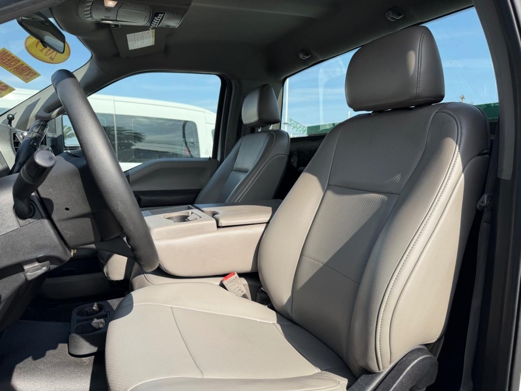 Ford F-550 Vehicle Full-screen Gallery Image 37