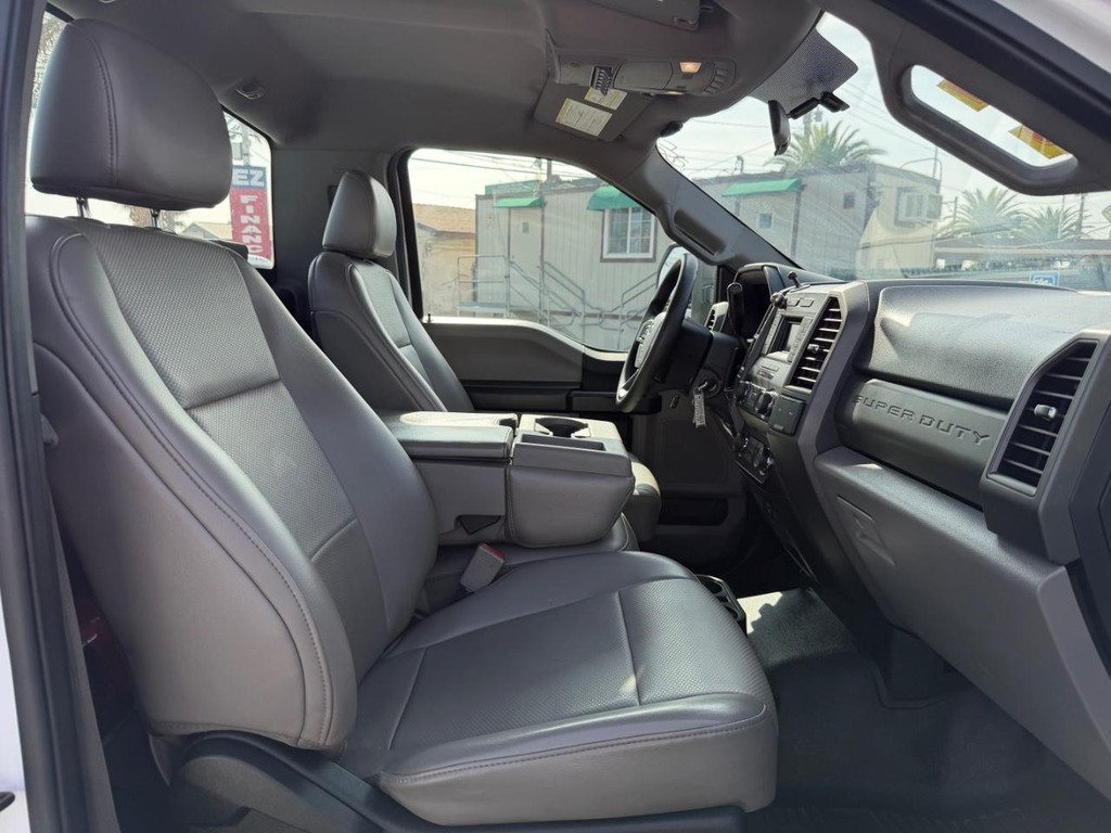 Ford F-550 Vehicle Full-screen Gallery Image 40