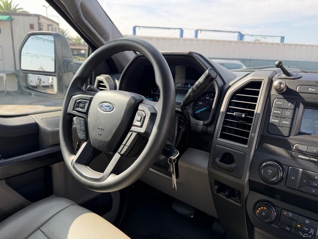 Ford F-550 Vehicle Full-screen Gallery Image 42