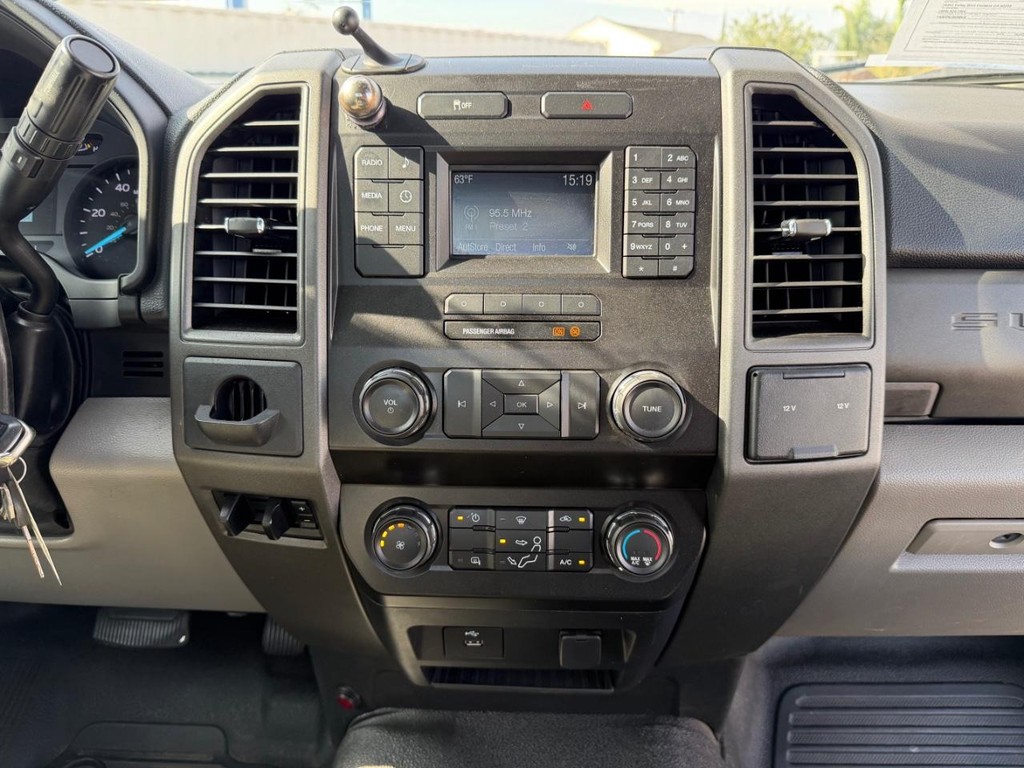 Ford F-550 Vehicle Full-screen Gallery Image 43